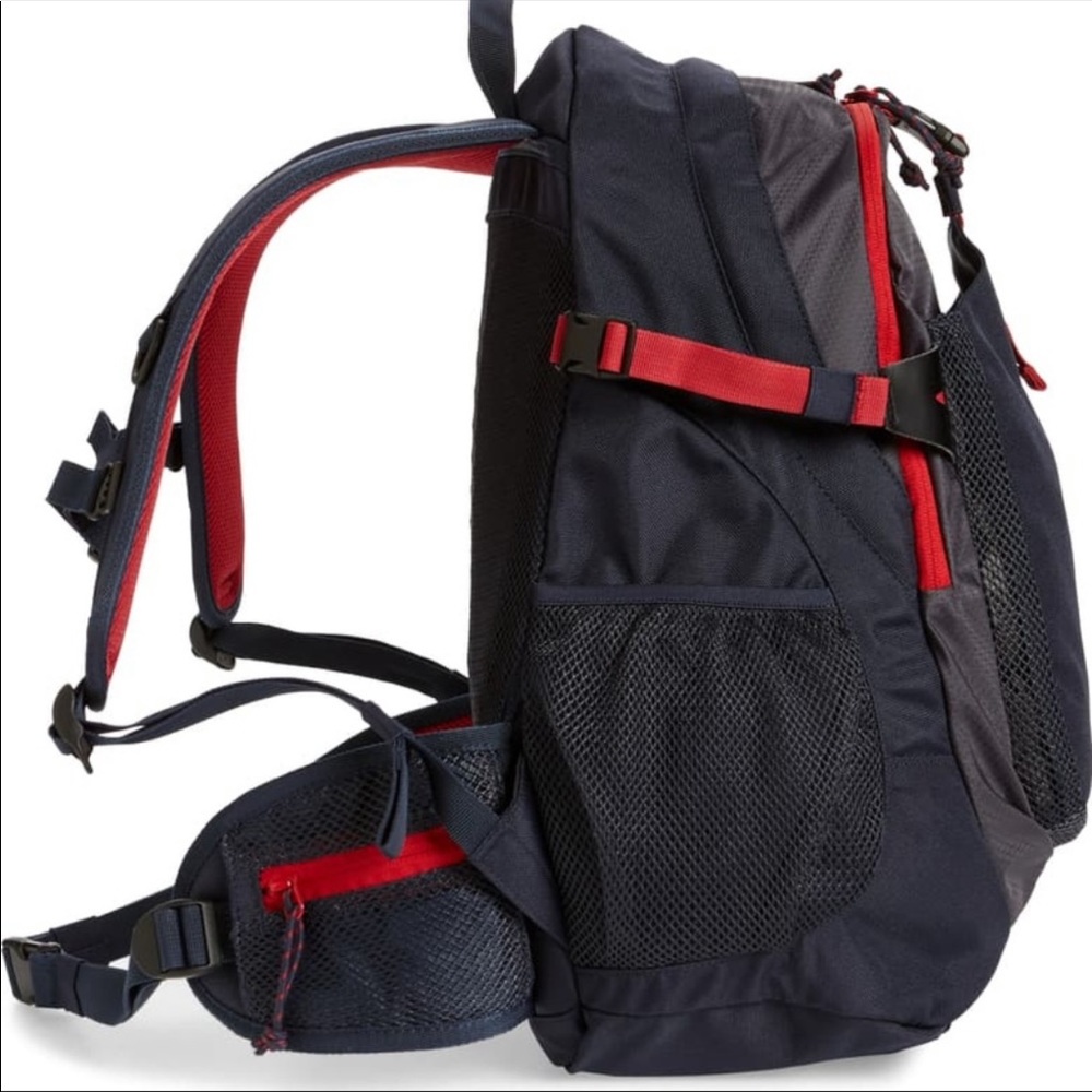 New, NWOT vineyard vines tech backpack - Picture 2 of 8